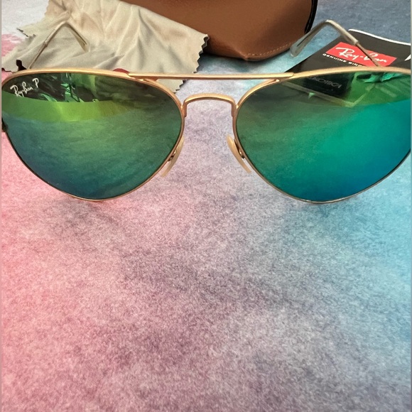 Ray Ban Aviator Sunglasses Green Lens and Gold Frames - Picture 7 of 14